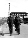 Auch im Krieg zwei perfekt "gestylte" Aufsichtsbeamtinnen im Stuttgarter Hauptbahnhof. (1942) <i>Foto: RVM (Steiner)</i>