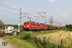 151 031 und 151 062 mit GM 48727 nach Dillingen Zentralkokerei am Bahnübergang Bü Po 38 nahe Immigrath. (11.06.2013) <i>Foto: Joachim Bügel</i>