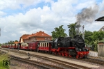 80 Jahre nach Bild-Nr. 14765 erfreut sich die "Molli-Bäderbahn" immer noch bester Gesundheit. Im Sommer 2013 verlässt 99 2322 den Bahnhof Kühlungsborn West in Richtung Bad Doberan. (16.06.2013) <i>Foto: Joachim Bügel</i>