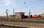 294 897 macht sich am Ablaufberg des Rangierbahnhofs Oberhausen-West nützlich. (24.04.2013) <i>Foto: Wolfgang Bügel</i>