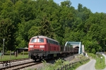 225 010 wird als Schlusslok des EK 54582 (Brilon - Schwerte) gleich im Freienohler Tunnel verschwinden. (22.05.2012) <i>Foto: Joachim Schmidt</i>