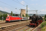 41 360 wartet mit der Leerreisegarnitur des DPE 75937 nach Diepholz die Überholung des EC 8 (Chur - Hamburg-Altona) mit 101 014 im Bahnhof Boppard ab. (13.07.2013) <i>Foto: Joachim Bügel</i>