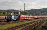 Die Baureihe 430 (neu) wurde als Nachfolger der Baureihe 420 im S-Bahnverkehr in den Ballungsräumen Stuttgart, Frankfurt und Ruhrgebiet konzipiert. Den noch nicht zugelassen 430 053 überführt hier Lok V 104 der Ruhrtalbahn in Wuppertal-Steinbeck. (27.05.2013) <i>Foto: Wolfgang Bügel</i>
