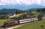 BLS Re 4/4 182 mit einem Intercity zwischen Spiez und Thun bei Kumm. (06.08.1997) <i>Foto: Christoph Weinkopf</i>