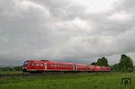 Eine Doppeleinheit 612 versucht der drohenden Regenwand als IRE 3095 (Nürnberg - Dresden) östlich von Neuenmarkt-Wirsberg zu entkommen. (19.05.2013) <i>Foto: Joachim Bügel</i>