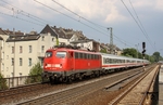 110 406 vor IC 2004 auf dem Weg nach Emden in Düsseldorf-Oberbilk. (23.07.2013) <i>Foto: Wolfgang Bügel</i>