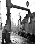 Die im April 1964 aus der BD Mainz nach Essen umstationierte 78 228 ergänzt ihre Wasservorräte in Dortmund Hbf, auch wenn kein DAB aus dem Kran fließt. (1965) <i>Foto: Johannes Glöckner</i>