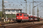 151 041 mit dem "Millionenzug" neuer Audis in der Nordausfahrt des Gremberger Rangierbahnhofs. (28.05.2013) <i>Foto: Wolfgang Bügel</i>