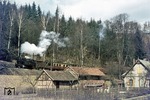 Durch das wildromatische Selketal fährt 99 6102 mit GmP 69711 bei Drahtzug dem nächsten Halt in Alexisbad entgegen. (04.04.1977) <i>Foto: Joachim Bügel</i>