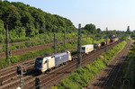 ES 64 U2-060 der Wiener Lokalbahnen mit KT 43901 (Neuss - Wien-Nordwestbf) am Mediapark in Köln.   (07.07.2013) <i>Foto: Joachim Bügel</i>