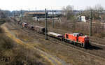 Mit Erscheinen der neuen Voith Graviata Reihe 261 geht es den Loks der Baureihe 294 langsam aber sicher auch an den Kragen. Im Frühjahr 2013 war noch 294 693 mit einem Röhrenzug aus Düsseldorf-Rath in Ratingen-West unterwegs. (26.03.2013) <i>Foto: Wolfgang Bügel</i>