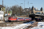 Vor der Kulisse der historischen Stadthalle fährt 110 469 mit Sonderzug DPE 2600 durch den Bahnhof Wuppertal-Steinbeck. (13.03.2013) <i>Foto: Wolfgang Bügel</i>