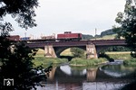 Eine Kölner 212 mit einem Sondergüterzug auf der Siegbrücke bei Blankenberg. (21.06.1974) <i>Foto: Peter Schiffer</i>