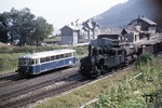 ÖBB 97.209 wartet mit Erzzug 79942 im Bahnhof Präbichl die Überholung des VT 5081.64 ab. (16.09.1975) <i>Foto: Peter Schiffer</i>