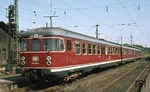 624 504/507, einer der beiden 1959 gelieferten dreiteiligen Prototypen mit abweicher Frontdachform, im Bahnhof Uelzen. (12.08.1975) <i>Foto: Peter Schiffer</i>