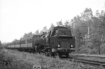 86 245 rollt mit einer stilechten sächsischen Personenzuggarnitur kurz hinter Dresden-Klotzsche dem nächsten Halt in Neustadt entgegen. (22.06.1966) <i>Foto: W. A. Reed</i>