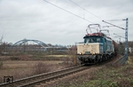 194 178 mit einem leeren Kesselwagenzug in Duisburg-Ruhrort-Hafen. (31.01.2013) <i>Foto: Joachim Schmidt</i>