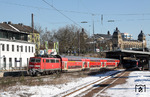111 014 schiebt RE 10413 (Aachen - Dortmund) durch den Bahnhof Wuppertal-Steinbeck. (13.03.2013) <i>Foto: Wolfgang Bügel</i>