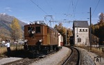 In der Station Cinous chel Brail wird eine weitere Zugkreuzung abgewartet. (16.10.1988) <i>Foto: Ulrich Neumann</i>