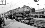 Die ölgefeuerte 44 336 (Bw Kassel) brachte diesen Zug bis Dortmund Hbf. (06.04.1968) <i>Foto: Johannes Glöckner</i>