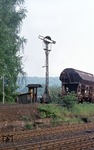 Mittlerweile vollständig verschwunden sind die Abdrück-Formsignale, wie hier am Ablaufberg in Herzberg am Harz. Das Signalbild Ra 7 erlaubt das langsame Abrücken.  (11.05.1976) <i>Foto: Peter Schiffer</i>