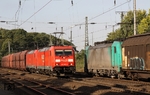 Der rege Güterverkehr rund um Köln führt immer wieder zu solchen Begegnungen, wie hier im Bahnhof Köln-West zwischen einem Kohlezug mit 185 285 und 185 226 und der in Diensten der SNCB stehenden E 186 233. (16.08.2013) <i>Foto: Wolfgang Bügel</i>