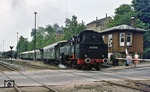 86 1737 verlässt mit dem Sonderzug zum "Tag des Eisenbahners" den Bahnhof Stollberg/Sa. (14.06.1977) <i>Foto: Wolfgang Bügel</i>