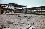 Zerstörungen im Bahnhof Verona Porta Nuova. Die E-Lok im Hintergrund gehört zum Depot Bologna. (08.1944) <i>Foto: Walter Hollnagel</i>