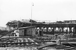Bei dem Angriff vom 25. Oktober 1944 auf Neumünster erwischte es auch den dortigen Lokschuppen. Der Stadt standen aber die schwersten Luftangriffe noch bevor. (10.1944) <i>Foto: Walter Hollnagel</i>