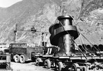 Im 2. Weltkrieg wurden die Culemeyer-Straßenroller auch zum Transport von schweren Ersatzteilen benutzt. Vermutlich handelt es sich hier um Teile für das Sima-Wasserkraftwerk bei Eidford in Norwegen. (1940) <i>Foto: RVM</i>
