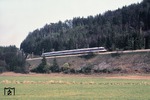 Die damals modernsten Triebzüge der DB (Baureihe 403/404 - Erstbesetzung) wurden in den 1970er Jahren im IC-Verkehr vielfach auf der Relation München - Bremen eingesetzt. Hier ist ein unerkannter 403 bei Treuchtlingen unterwegs. (30.04.1975) <i>Foto: Wolfgang Bügel</i>