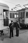 Vorstellung des neuen Triebwagen Nr. 37 (Westwaggon/SSW) in Stahlleichtbauweise (späterer ET 41b - links) der Köln-Bonner Eisenbahnen (KBE), daneben die Triebwagen mit Holzaufbau aus den Anfangsjahren der Rheinuferbahn. Im Bild rechts zu erkennen ist der Wagen 510 (später ET 6) mit Baujahr 1905. (05.1940) <i>Foto: RBD Köln (Felten)</i>