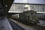 144 111 sorgte im Sommer 1978 für den regelmäßigen Austausch der Leerreisezüge zwischen München Hbf und dem Abstellbahnhof Pasing. (13.07.1978) <i>Foto: D. Vickers</i>