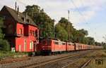 Noch ist die Baureihe 151 im Güterverkehr präsent: Mit GM 47922 fahren 151 037 und 151 013 von Railion Logistics durch den ehemaligen Bahnhof Lintorf. (02.10.2013) <i>Foto: Wolfgang Bügel</i>