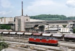 221 114 (Bw Gelsenkirchen-Bismarck) rangiert in den Kalkwerken Rohdenhaus (bei Wülfrath). (23.05.1981) <i>Foto: Wolfgang Bügel</i>