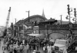 Am 01. Juni 1975 wurde die erste S-Bahn-Linie in Köln mit der S 11 Bergisch Gladbach - Köln Hbf - Köln-Chorweiler in Betrieb genommen. Anlässlich des Festaktes präsentierten sich alle drei Traktionsarten am Kölner Hauptbahnhof. Als führende Lok konnte 050 318 vom Bw Gremberg identifiziert werden. (01.06.1975) <i>Foto: Fischer</i>
