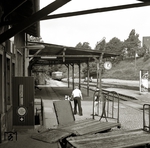 Längst vergangene Nebenbahnromantik im Bahnhof Hemer auf der Strecke Menden – Iserlohn mit einem ausfahrenden 798.  (12.06.1983) <i>Foto: Ludger Kenning</i>
