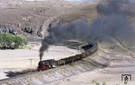 Eine bei Vulkan Iron Works (USA) gebaute Lok der Reihe 56 unterwegs mit einem Güterzug auf der Kohlenbahn Zonguldak - Irmakin in der Türkei. (1968) <i>Foto: Roger Johnson</i>
