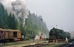 Dem ordentlichen Dampfpilz der 95 0045 (vgl. Bild-Nr. 16751) wollte der Kollege von 95 0024 nicht nachstehen und probierte es gleich einmal vor dem Übergabezug nach Neuhaus aus. (19.09.1977) <i>Foto: Wolfgang Bügel</i>