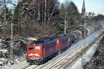 Mit einem Durchgangsgüterzug von Hagen-Vorhalle nach Gremberg sind 140 811 und 140 858 bei Solingen-Ohligs unterwegs. (22.01.2005) <i>Foto: Joachim Bügel</i>