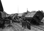 Unfall im Bahnhof Langenhagen nahe Hannover, bei dem Dg 5180 auf einen Leerpersonenzug auffuhr. (21.08.1951) <i>Foto: Hans Berkowski</i>