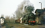 Nach Abwarten einer Zugkreuzung erhält 95 0005 vor Ng 66483 Ausfahrt aus dem Güterbahnhof von Saalfeld. (03.01.1978) <i>Foto: Wolfgang Bügel</i>