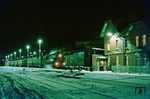Ankunft der 95 0044 vor P 18007 im winterlichen Bahnhof Schmiedefeld.  (05.01.1978) <i>Foto: Wolfgang Bügel</i>