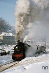 Bei schönstem Winterwetter ist 94 1292 mit einem Sonderzug bei Stützerbach unterwegs. (18.02.1978) <i>Foto: Wolfgang Bügel</i>