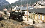 Umsetzen der 99 1741, die mit P 14084 im Endpunkt Kurort Oybin der Zittauer Schmalspurbahn angekommen ist. (29.03.1978) <i>Foto: Wolfgang Bügel</i>