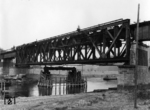 Wiederinbetriebnahme der kriegszerstörten Weserbrücke bei Wehrden. (13.12.1948) <i>Foto: Hans Berkowski</i>