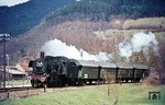 Auf dem Weg nach Hausach ist 038 711-8 mit P 3977 bei Kirnbach unterwegs. (04.04.1973) <i>Foto: Wolfgang Bügel</i>