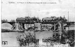 Diese Szene mit zwei S 3-Lokomotiven (Baureihe 13) in Conflans (Frankreich) zeigt eine klassische Szene. Die im Krieg zerstörte Brücke wurde innerhalb weniger Tage von den Eisenbahntruppen wieder aufgebaut. Die Aufnahme vom Metzer Hofphotographen H. Bensemann wurde vom Verlag P. Maas in Metz als Teil einer Postkartenserie verlegt. Die beiden S 3 sind höchstwahrscheinlich Maschinen der Reichseisenbahnen Elsaß-Lothringen. (1914) <i>Foto: Slg. Johannes Glöckner</i>