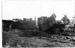 Eine Fotografie aus dem 1. Weltkrieg ohne irgendwelche Angaben. Bei der Lokomotive im Hintergrund handelt es sich mit ziemlicher Sicherheit um eine Maschine der Gattung H oder Hh der Königlich-Württembergischen Staats-Eisenbahn.  (1915) <i>Foto: Slg. Johannes Glöckner</i>