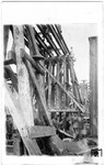 Recht abenteuerliche Holzkonstruktionen, die an den Wilden Westen der USA erinnern, ersetzten die gesprengten Eisenbahnbrücken. (1915) <i>Foto: Slg. Johannes Glöckner</i>